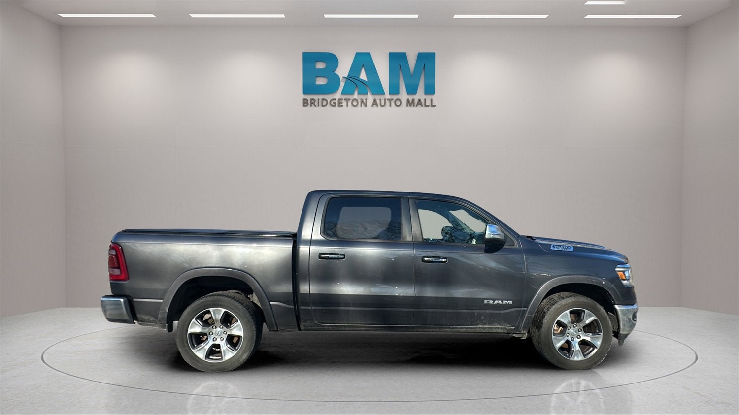 2019 RAM 1500 Laramie Crew Cab 4x4 5'7" Box