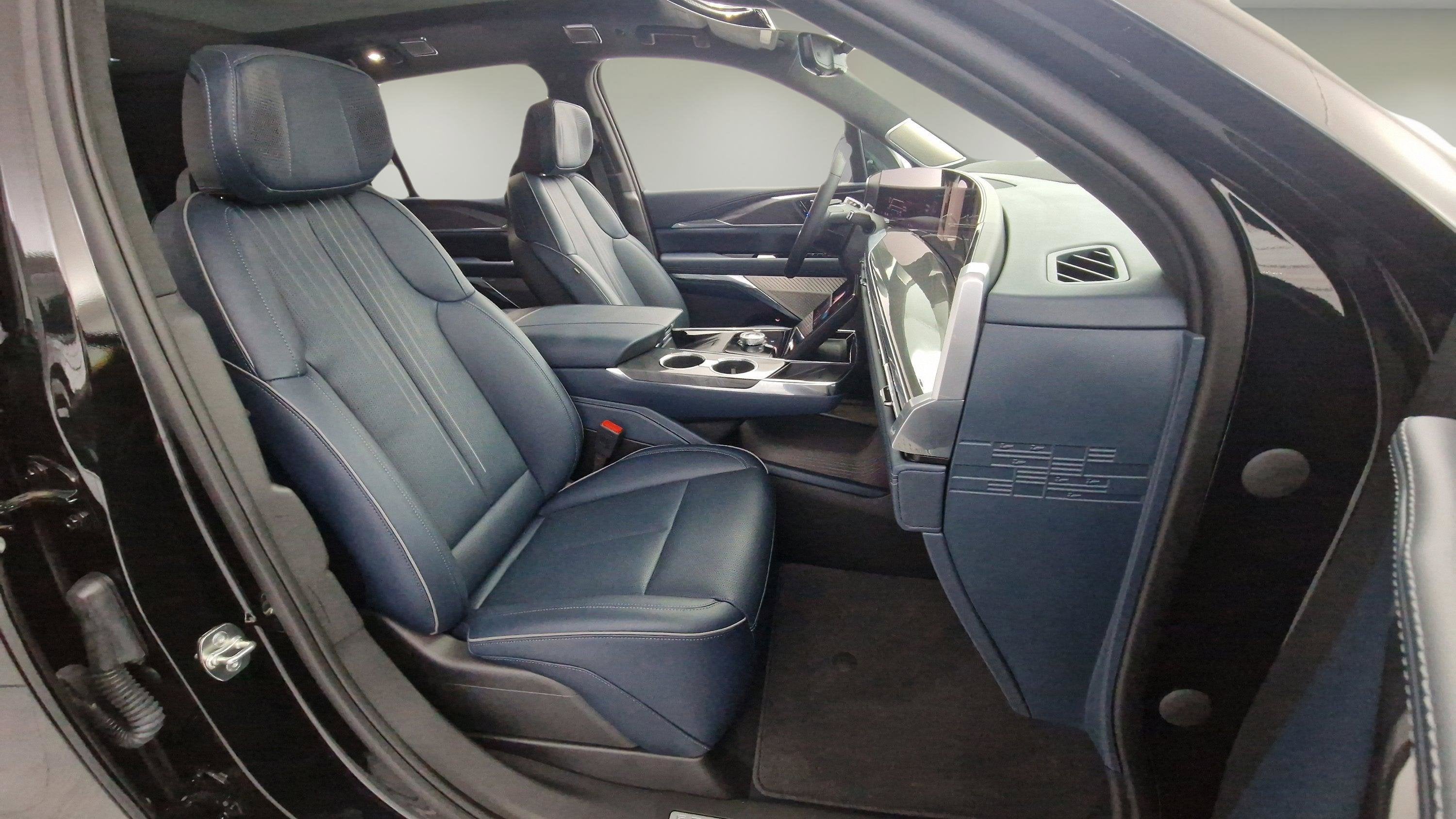 2025 Cadillac ESCALADE IQ Sport 2