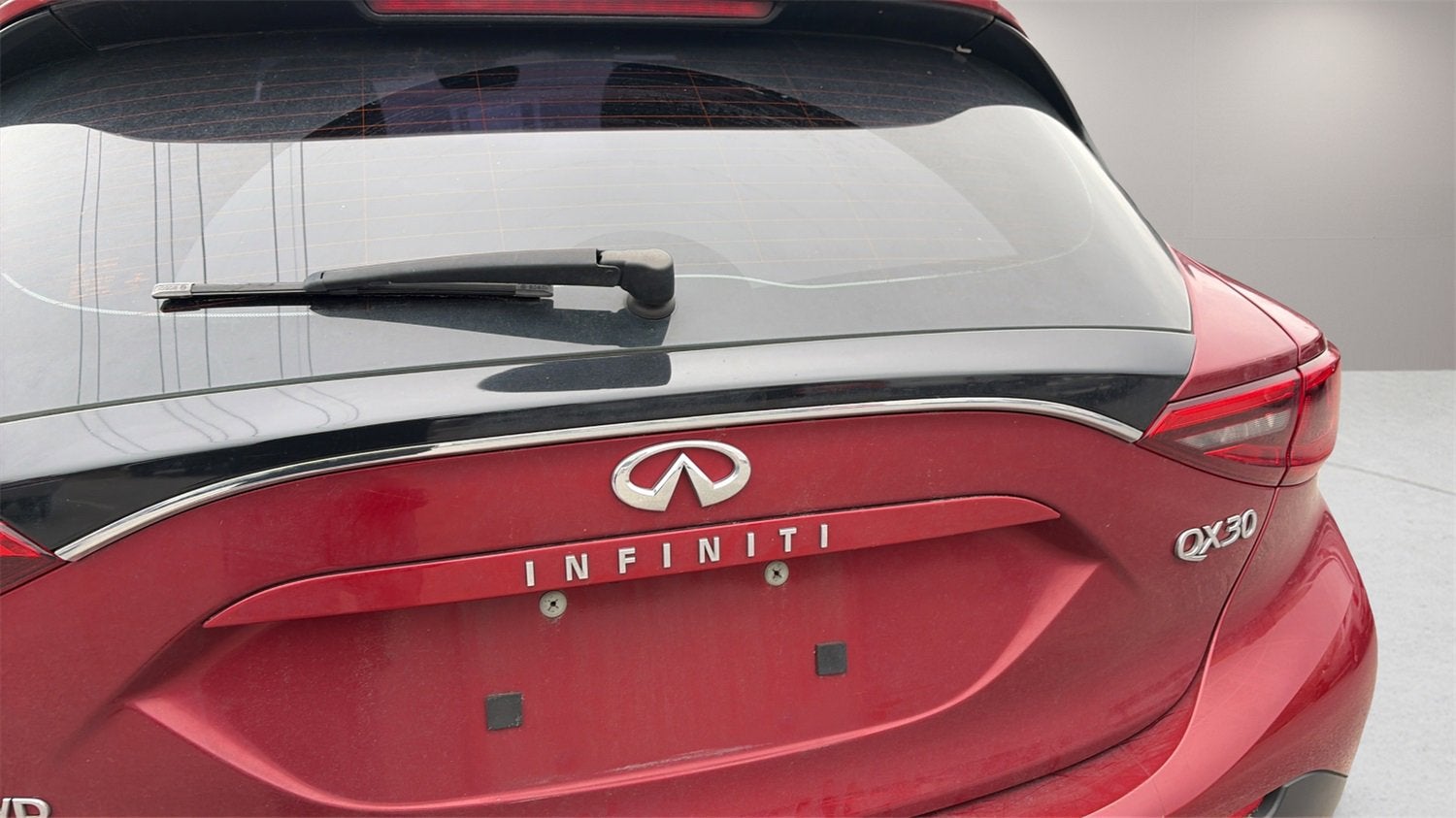 2017 INFINITI QX30 Premium